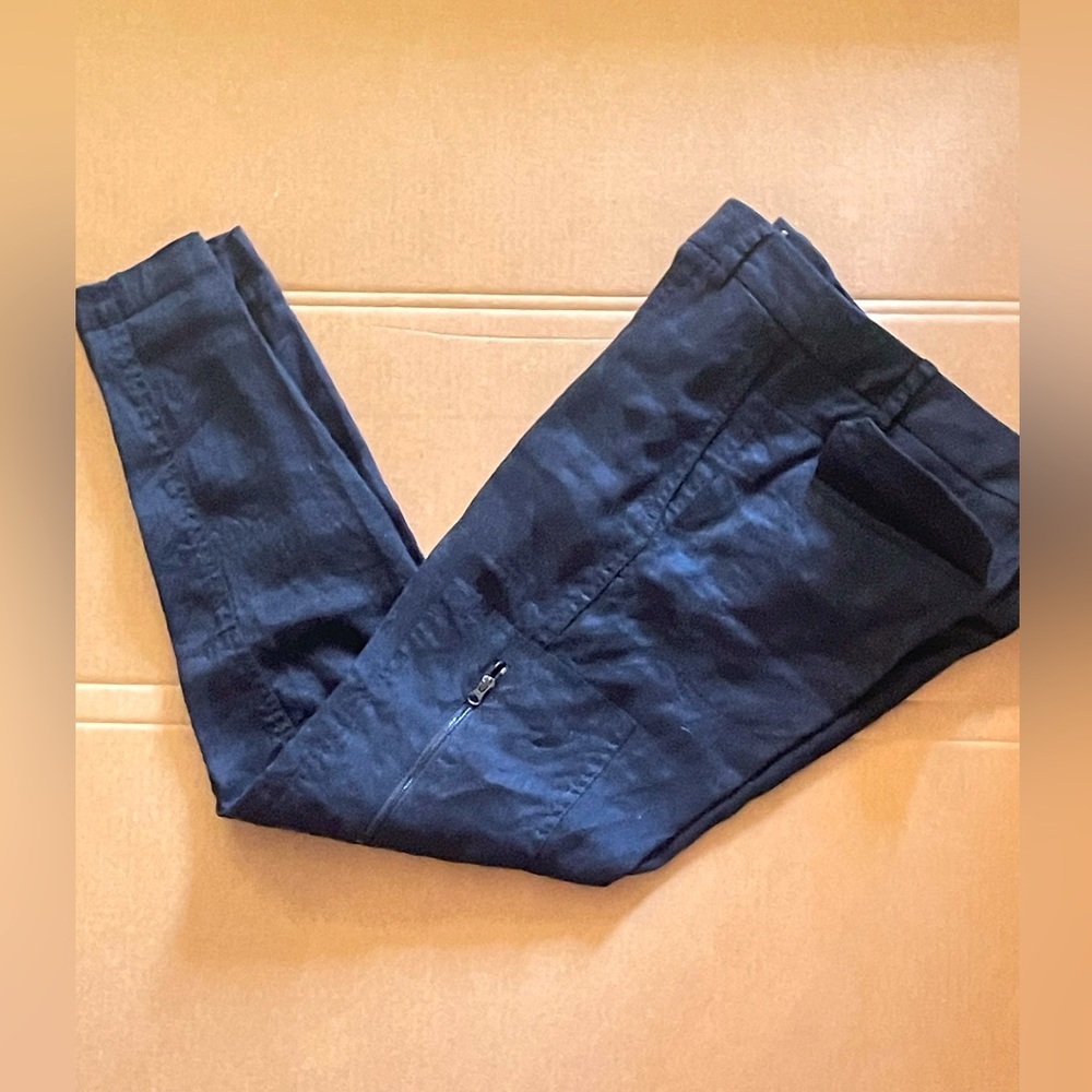 Linen pants by VINCE Dk blue tapered size 2 Gently worn in excellent condition!